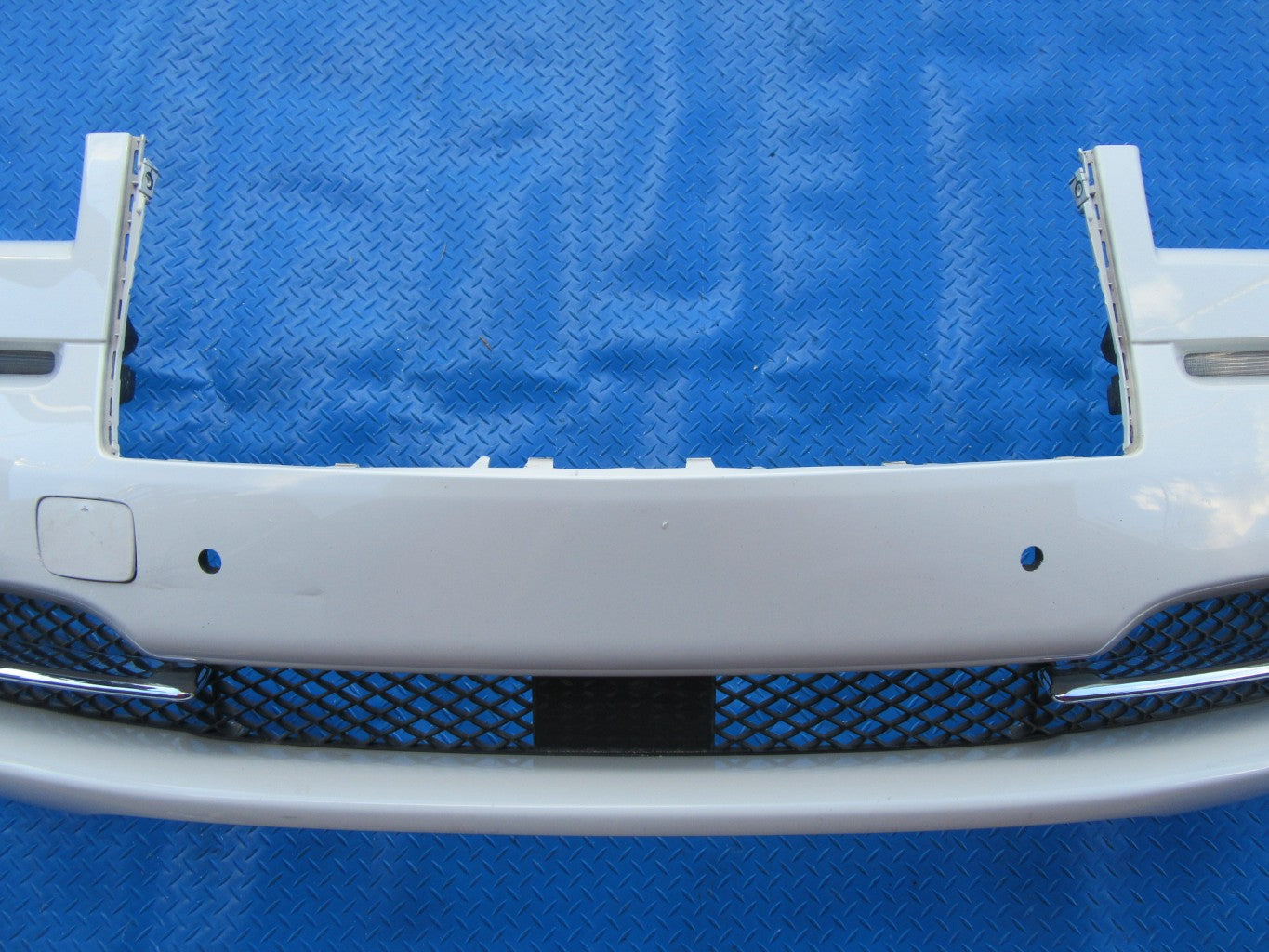 Rolls Royce Wraith front bumper cover assembly with turn signals #0536