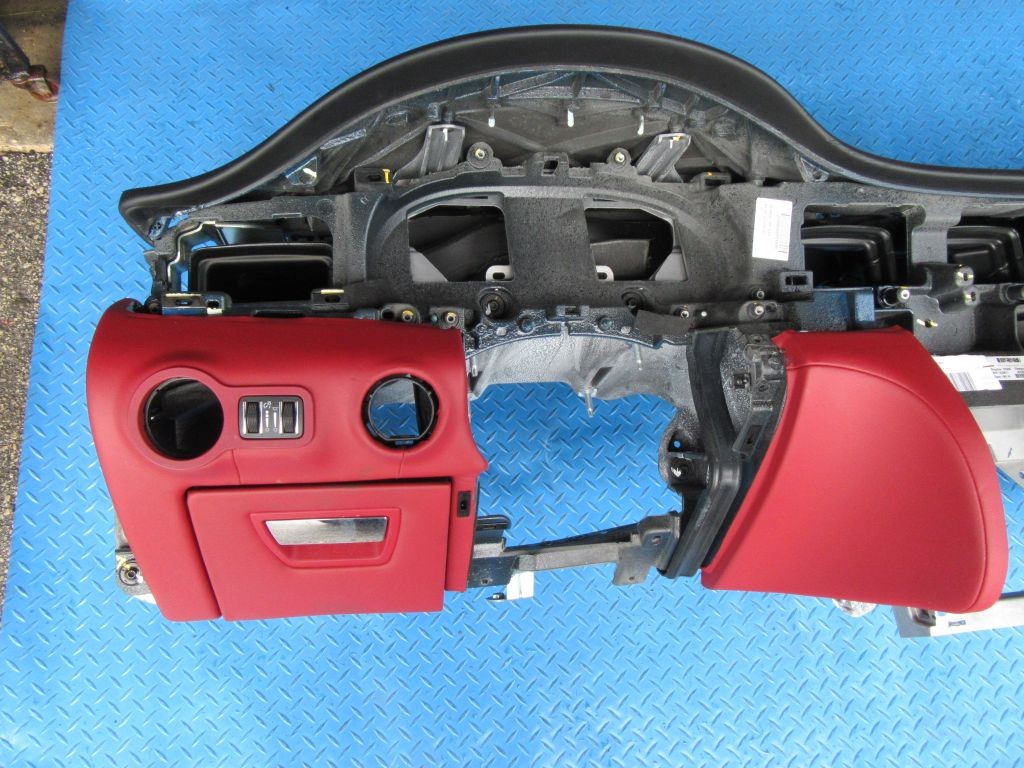 Maserati Quattroporte dash dashboard black red #8588