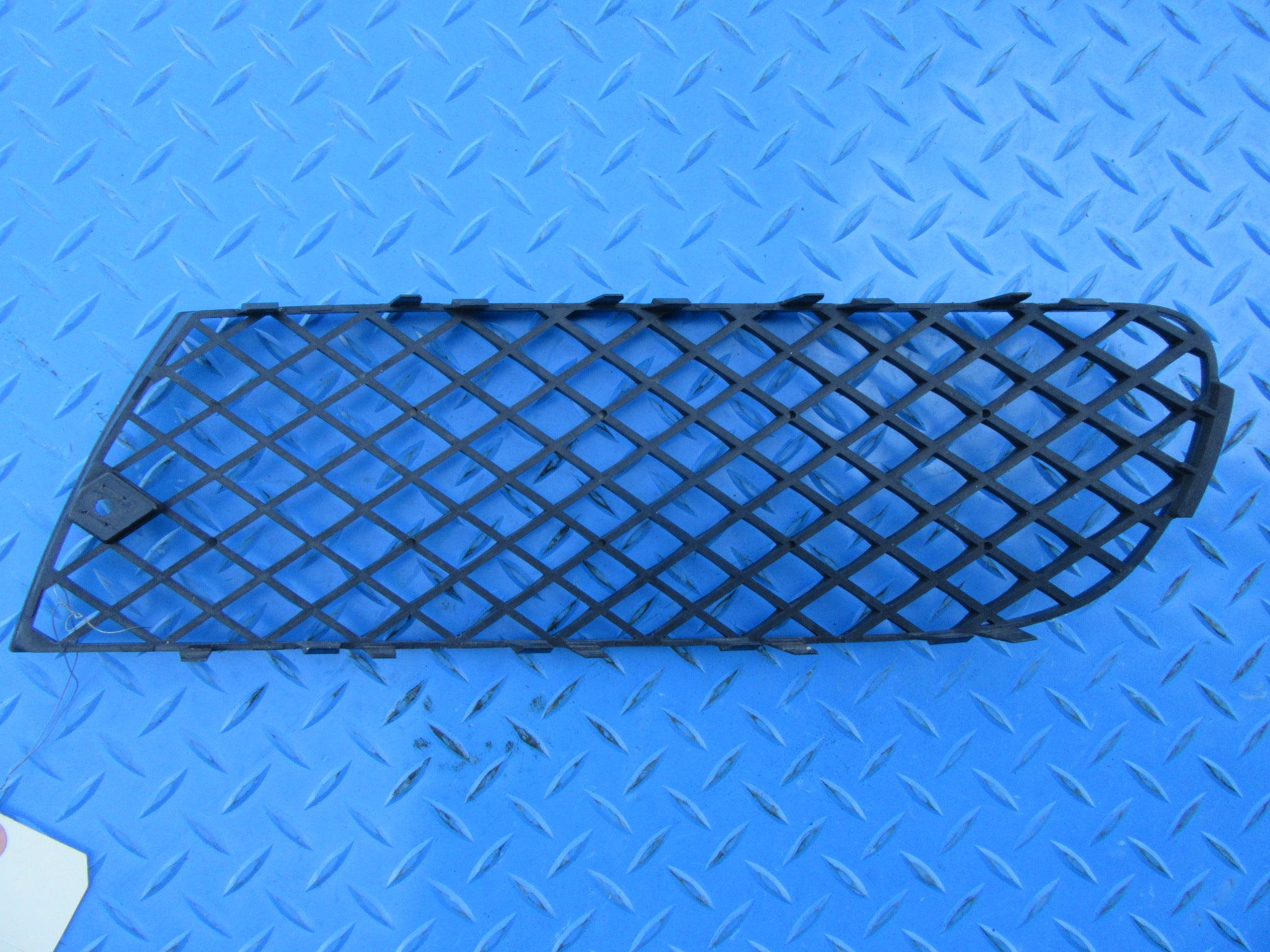 Bentley Continental Flying Spur right front bumper grille #2520