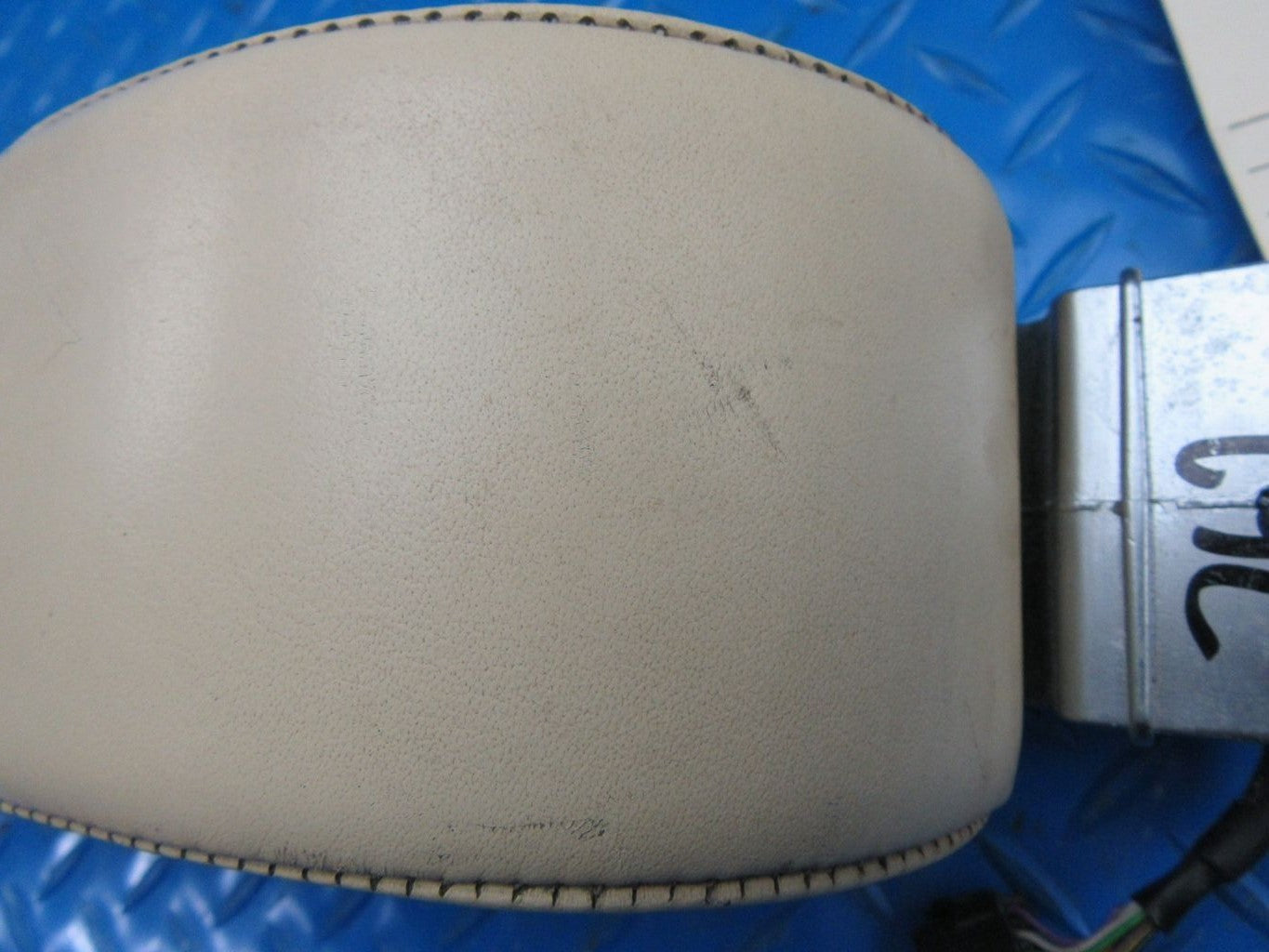 Bentley Continental Flying Spur front center console left armrest #8926
