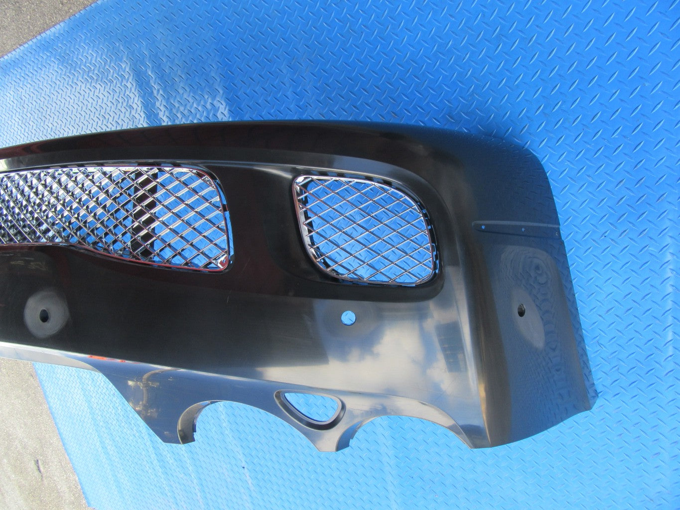 Bentley Continental Flying Spur front bumper cover + grilles #9058