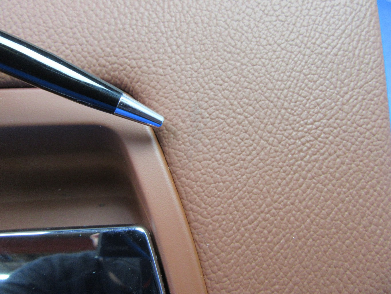 Maserati Quattroporte left dashboard compartment brown #0532