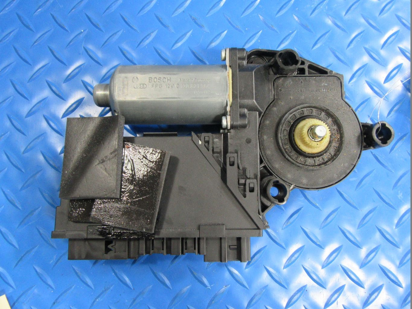 Bentley Continental Flying Spur rear right window motor #6809