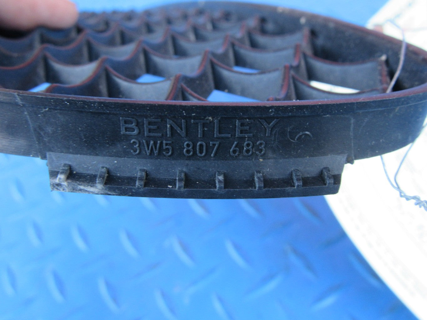 Bentley Continental Flying Spur front bumper left grille #0182
