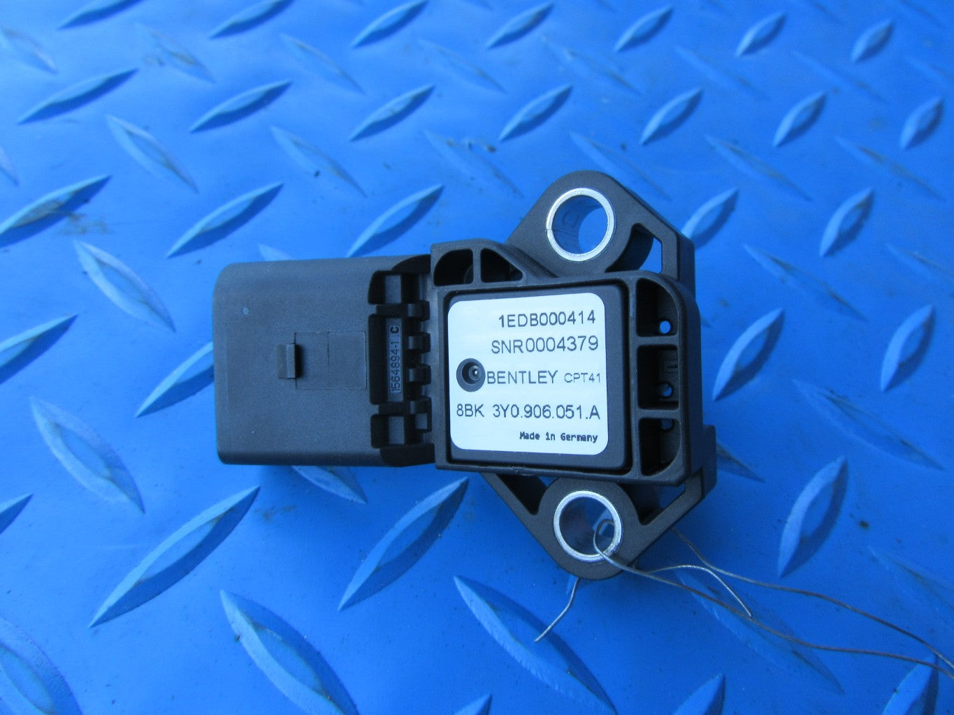 Bentley Mulsanne intake manifold post throttle pressure sensor #0199