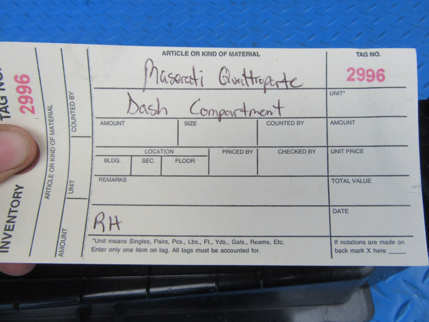Maserati Quattroporte left dashboard compartment black #2996