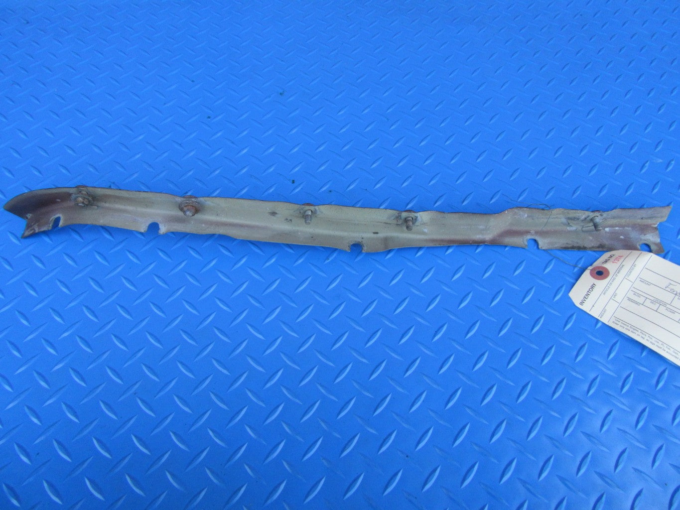 Bentley Continental Flying Spur left fender bracket #1374