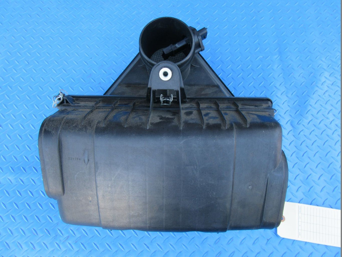 Maserati Quattroporte engine air filter box #8550