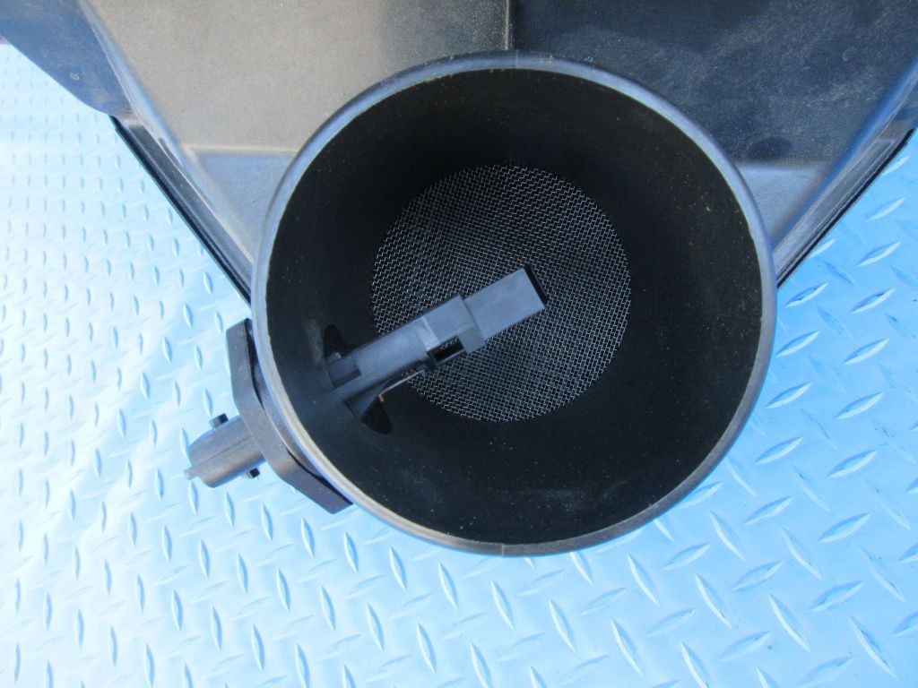 Maserati Quattroporte engine air filter box #8550