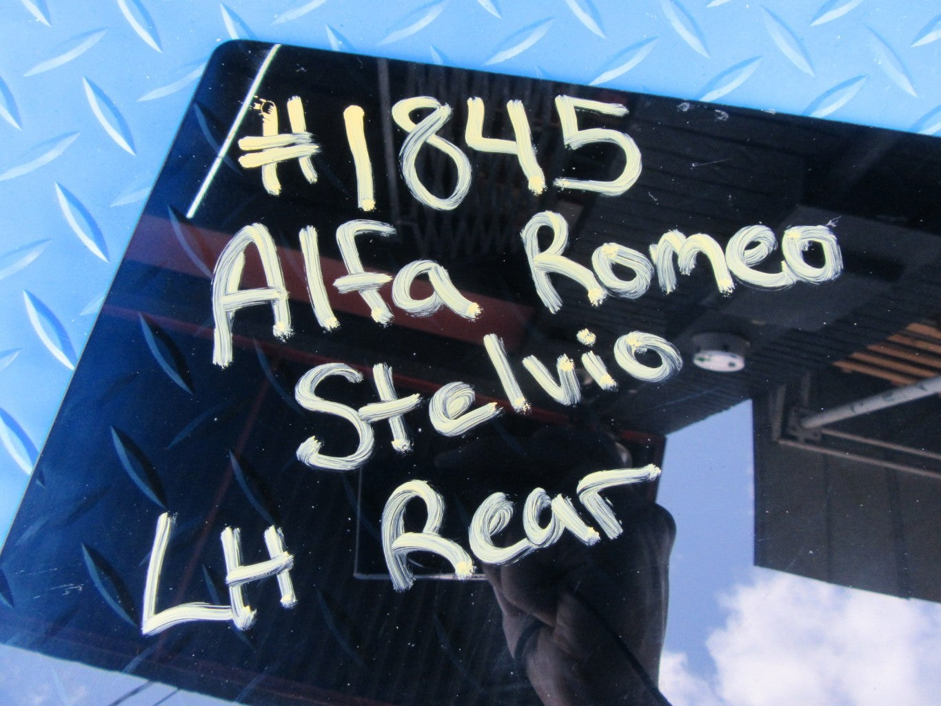 Alfa Romeo Stelvio left rear door window glass #1845