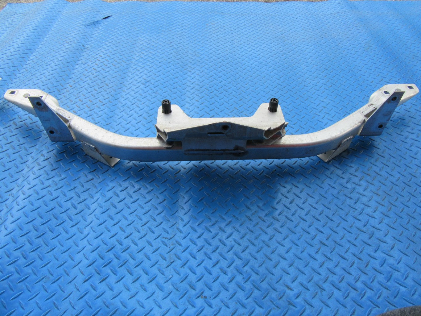 Rolls Royce Ghost Wraith Dawn front center crossmember radiator support #2716