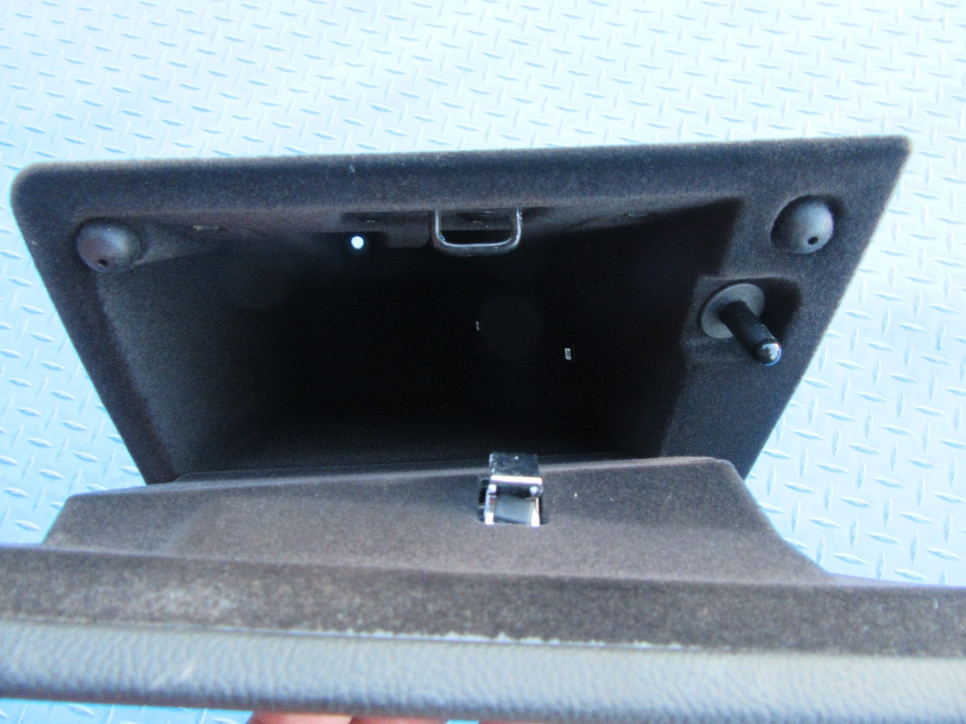 Maserati Quattroporte left dashboard compartment black #2676
