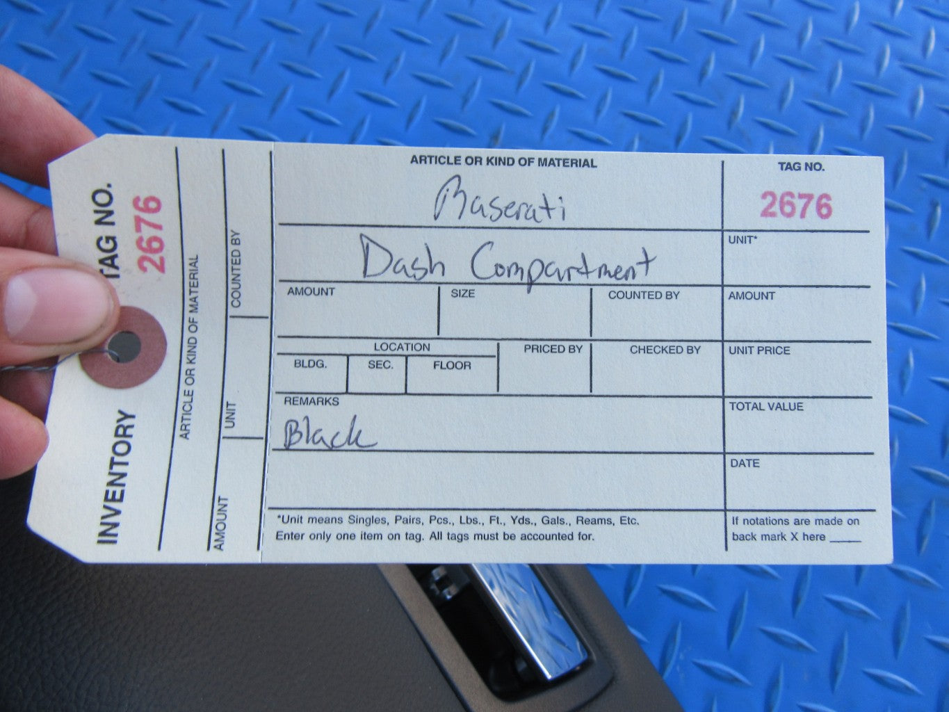 Maserati Quattroporte left dashboard compartment black #2676