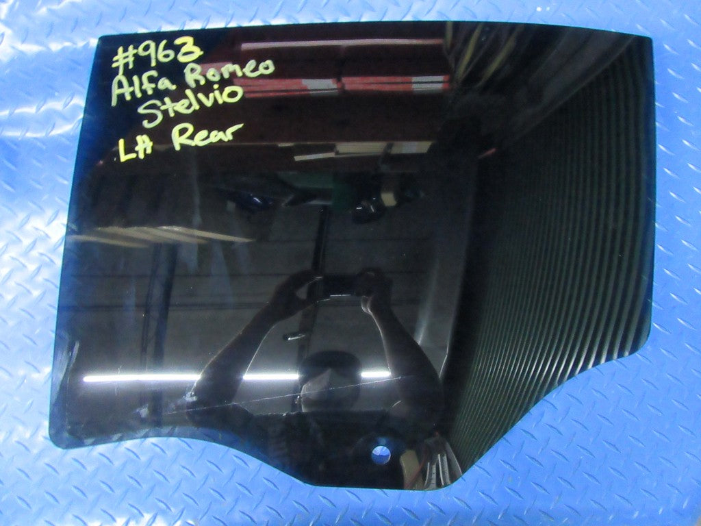 Alfa Romeo Stelvio left rear door window glass #0963
