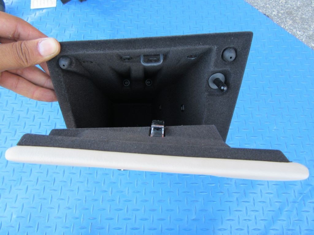 Maserati Quattroporte dashboard left glove box compartment  #6697