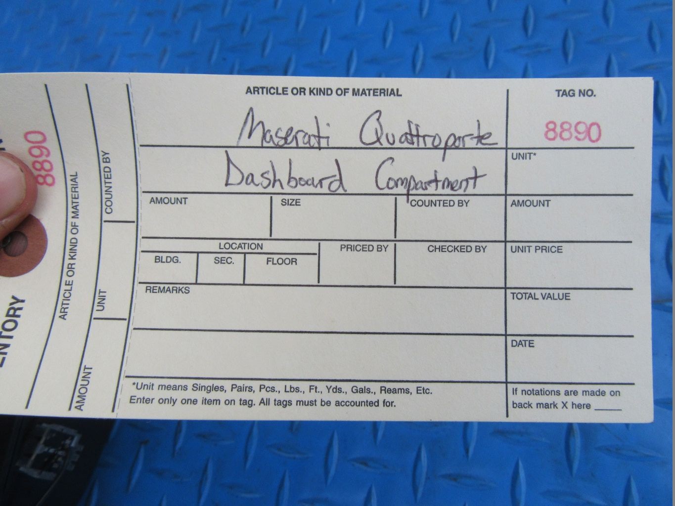 Maserati Quattroporte dashboard compartment #8890