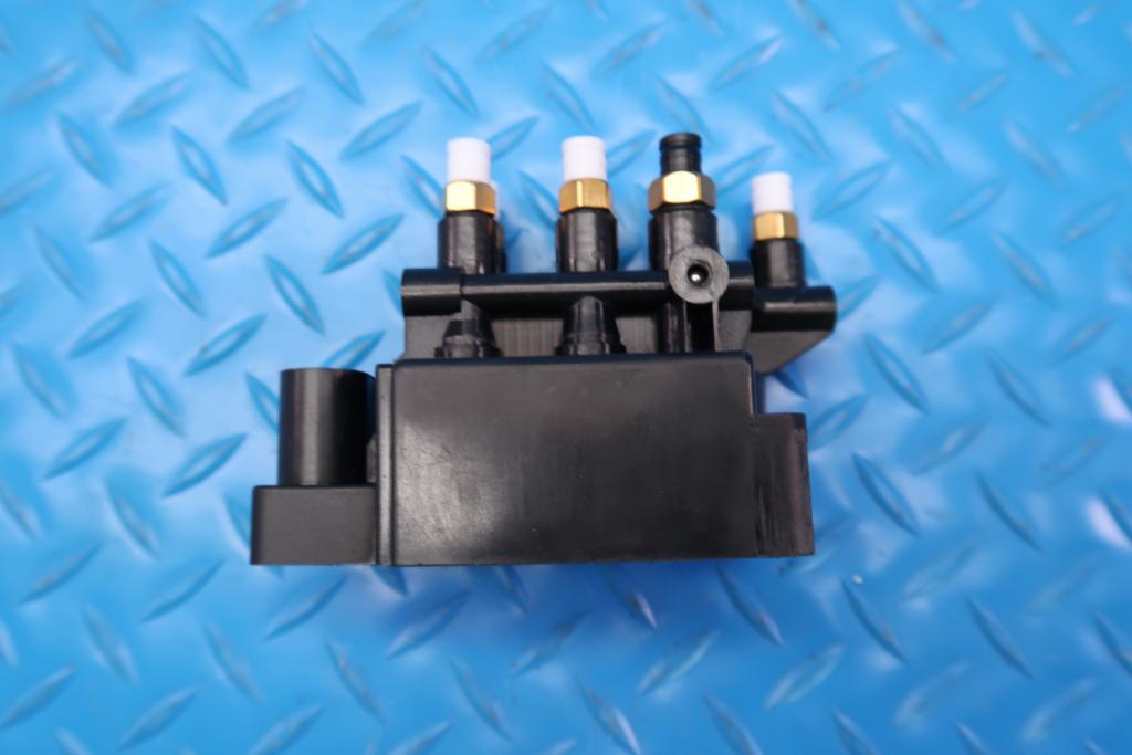 Rolls Royce Cullinan Air Suspension Solenoid Valve Block #12489