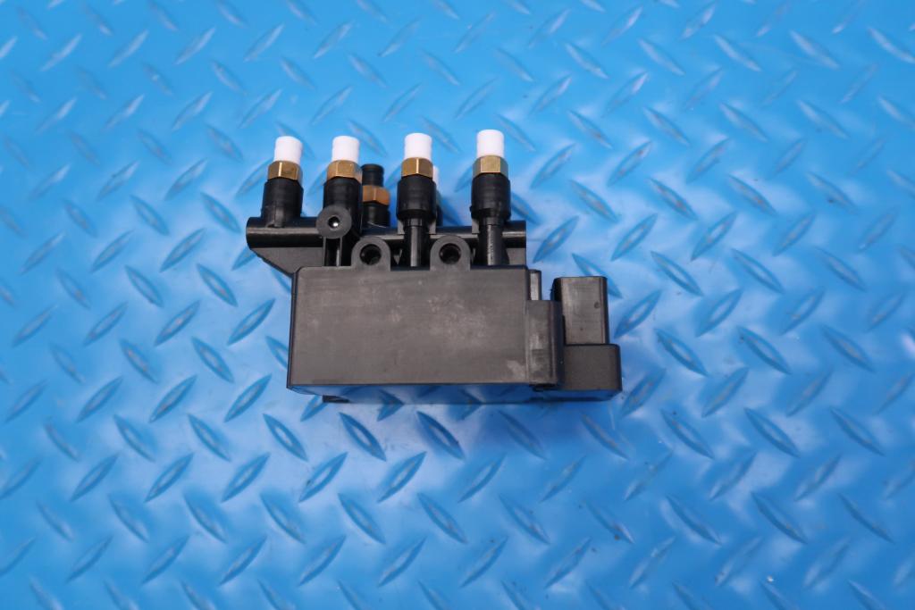 Rolls Royce Cullinan Air Suspension Solenoid Valve Block #12489