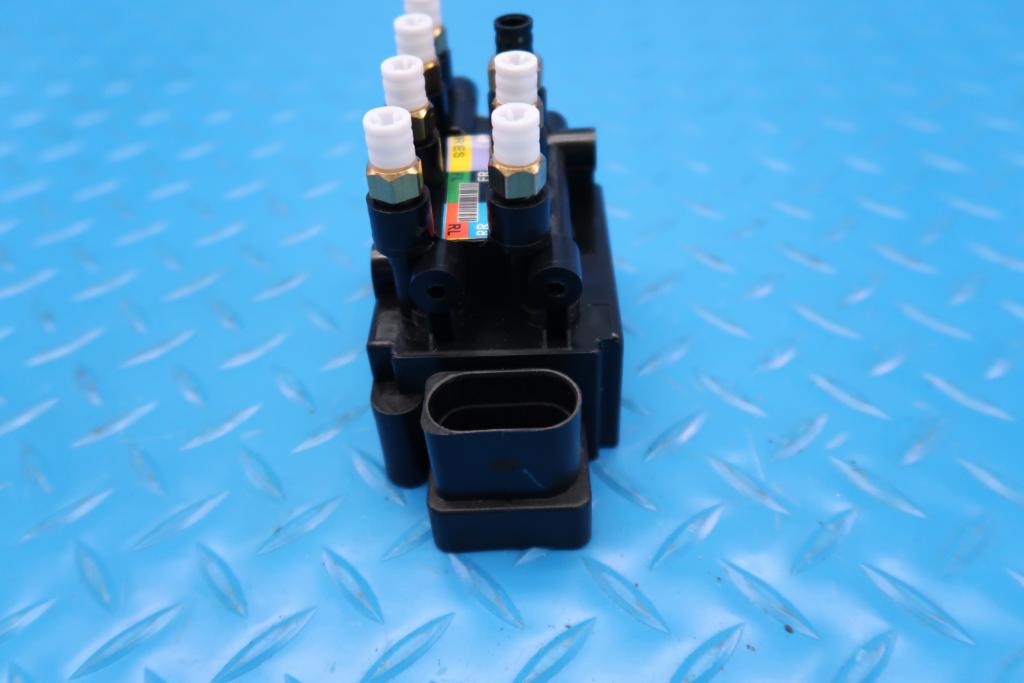 Rolls Royce Cullinan Air Suspension Solenoid Valve Block #12489