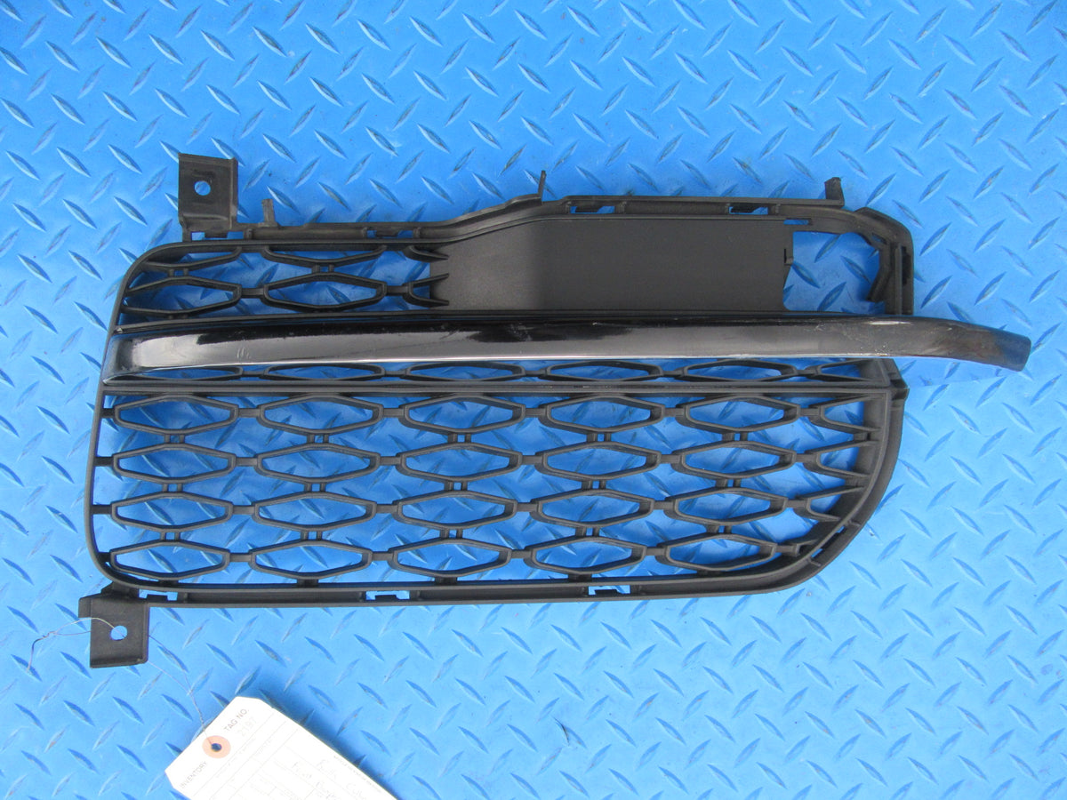 Rolls Royce Cullinan right front bumper grille #2197