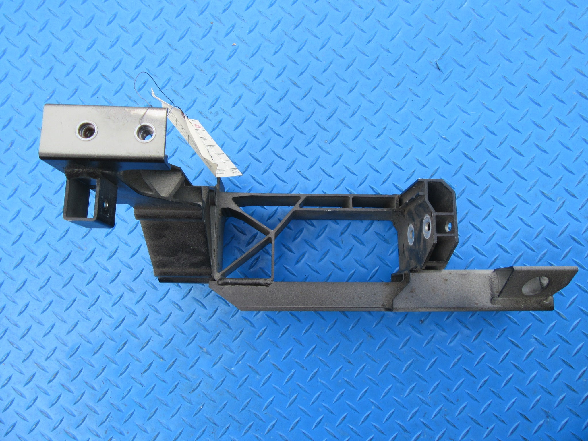 R.i　1120 Rolls Royce Cullinan right front frame support bracket #2202
