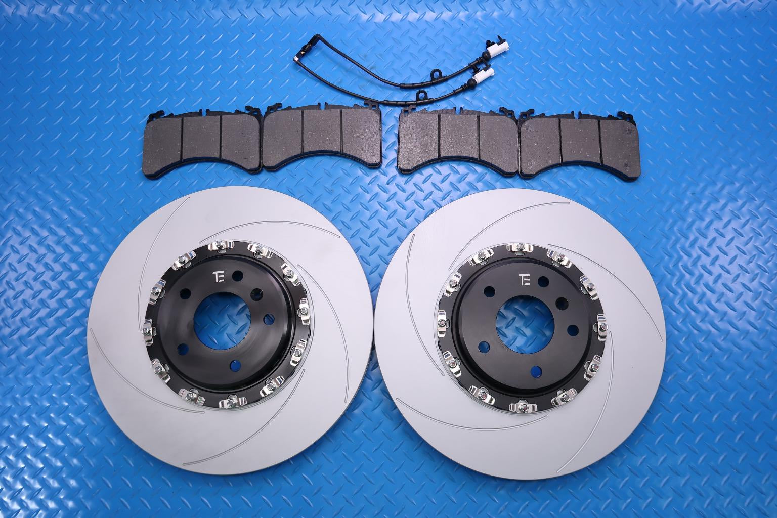 Aston Martin Dbx front brake pads and rotors TopEuro #12507