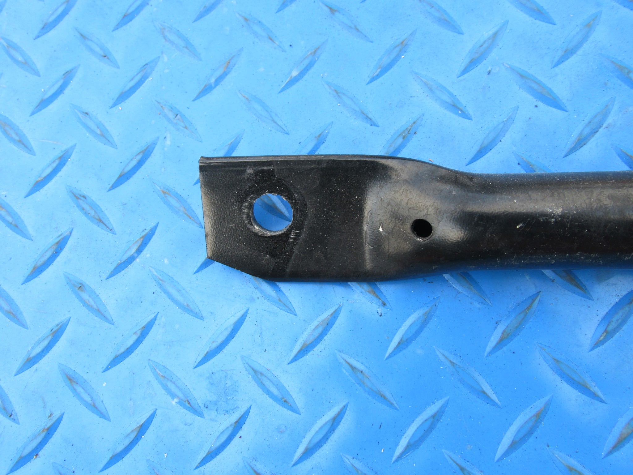 Rolls Royce Cullinan right radiator V brace bracket #2206
