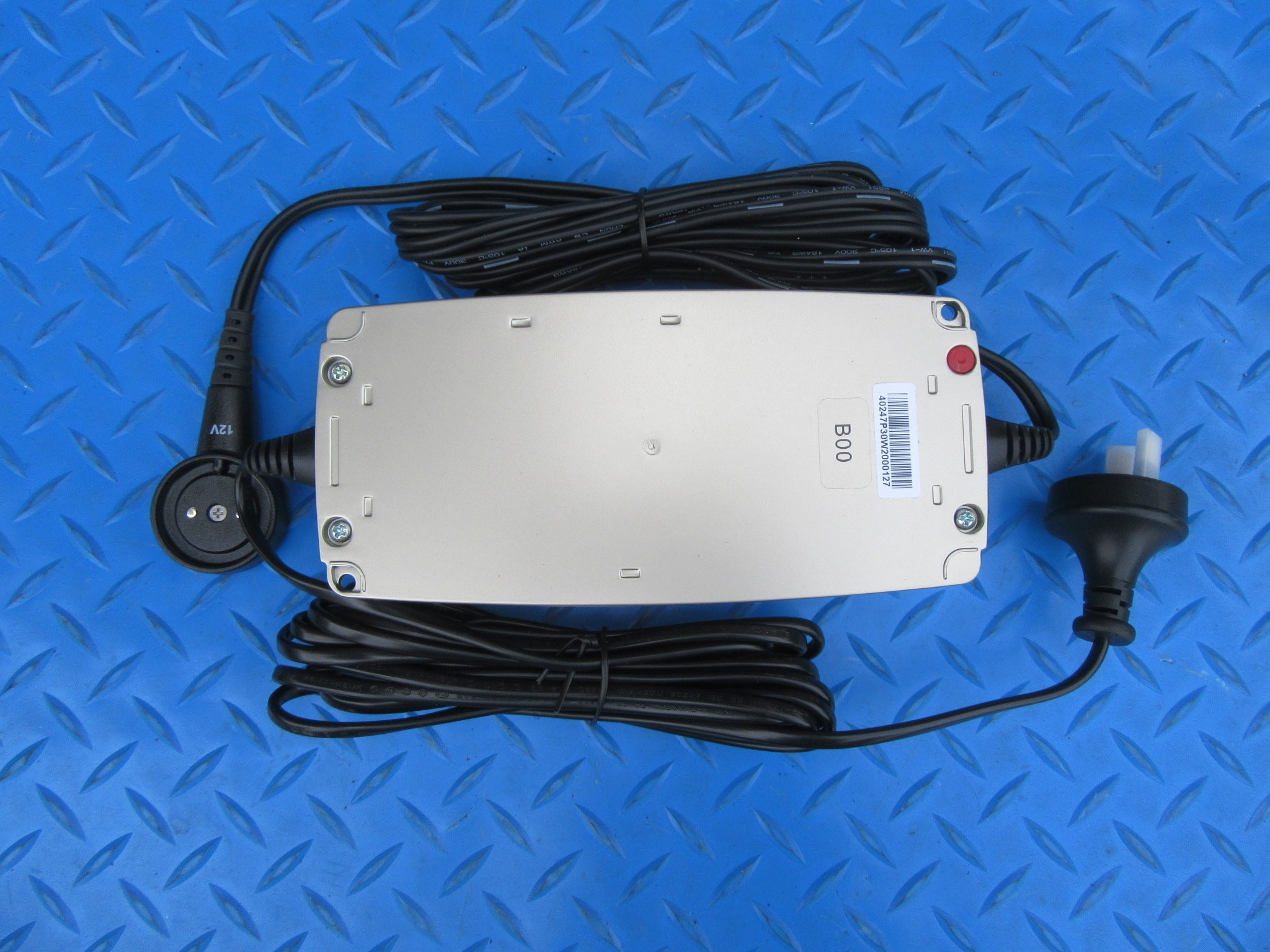 Bentley battery charger maintainer with magnetic port and Australia plug #2587
