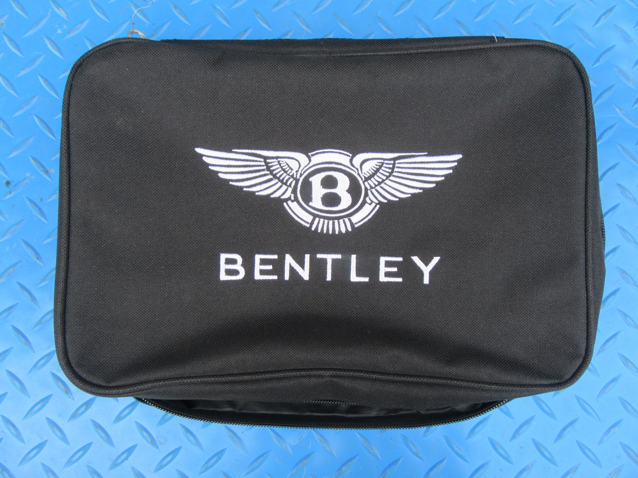 Bentley battery charger maintainer with magnetic port and Australia plug #2587