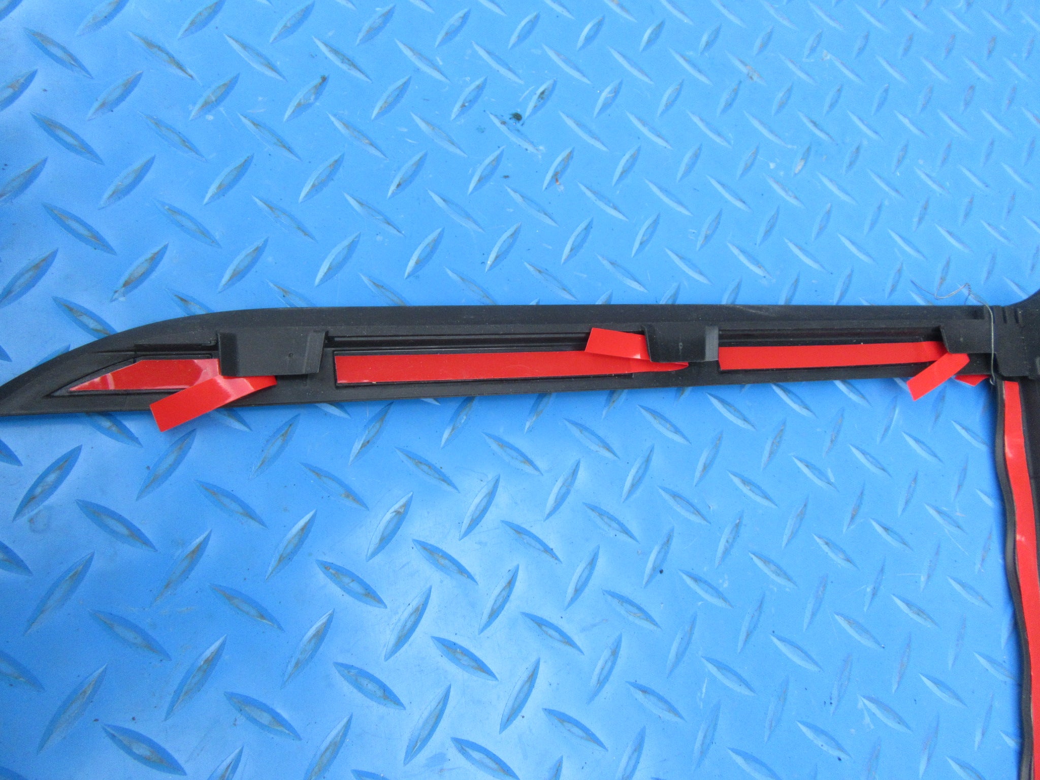 Rolls Royce Cullinan left rear quarter glass seal #2124