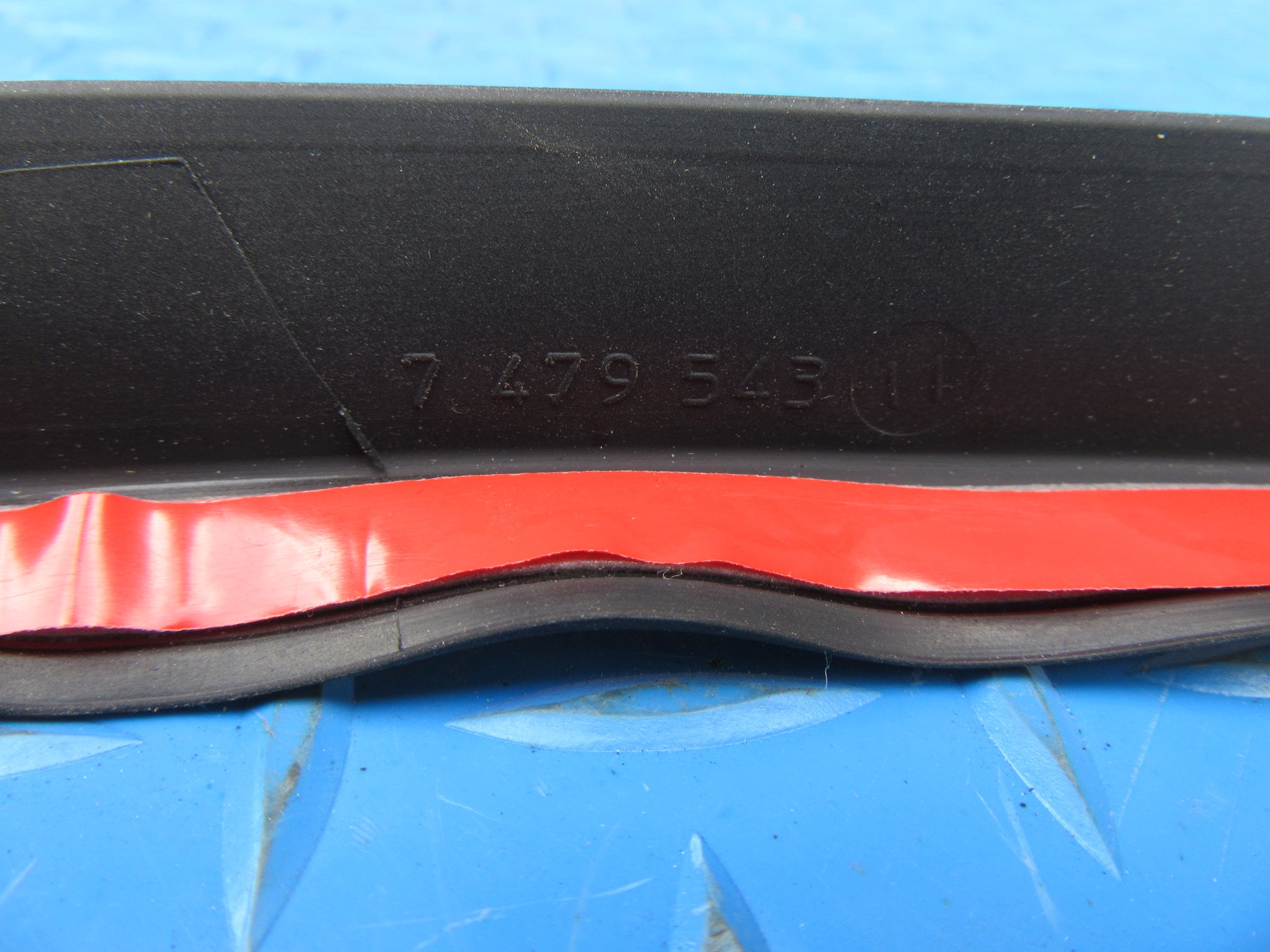 Rolls Royce Cullinan left rear quarter glass seal #2124