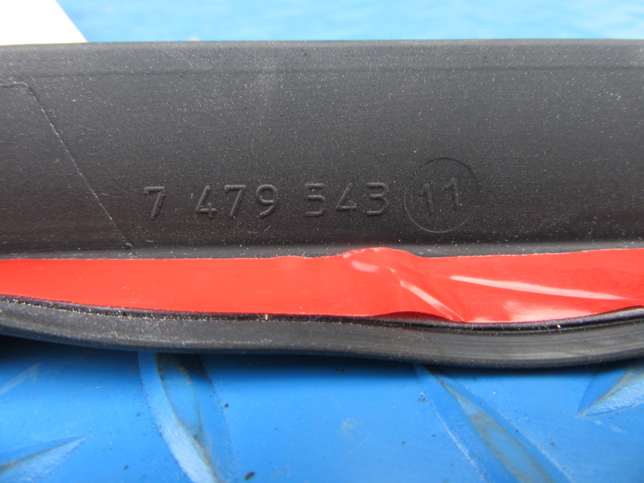 Rolls Royce Cullinan left rear quarter glass seal #2125