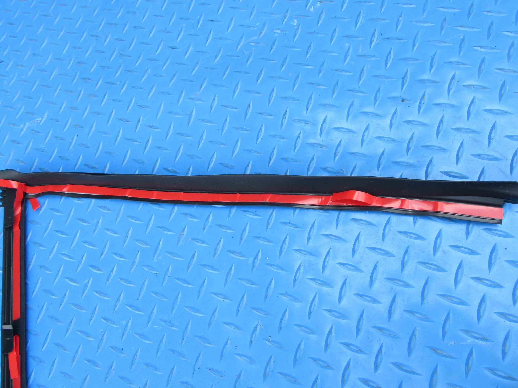 Rolls Royce Cullinan left rear quarter glass seal #2127