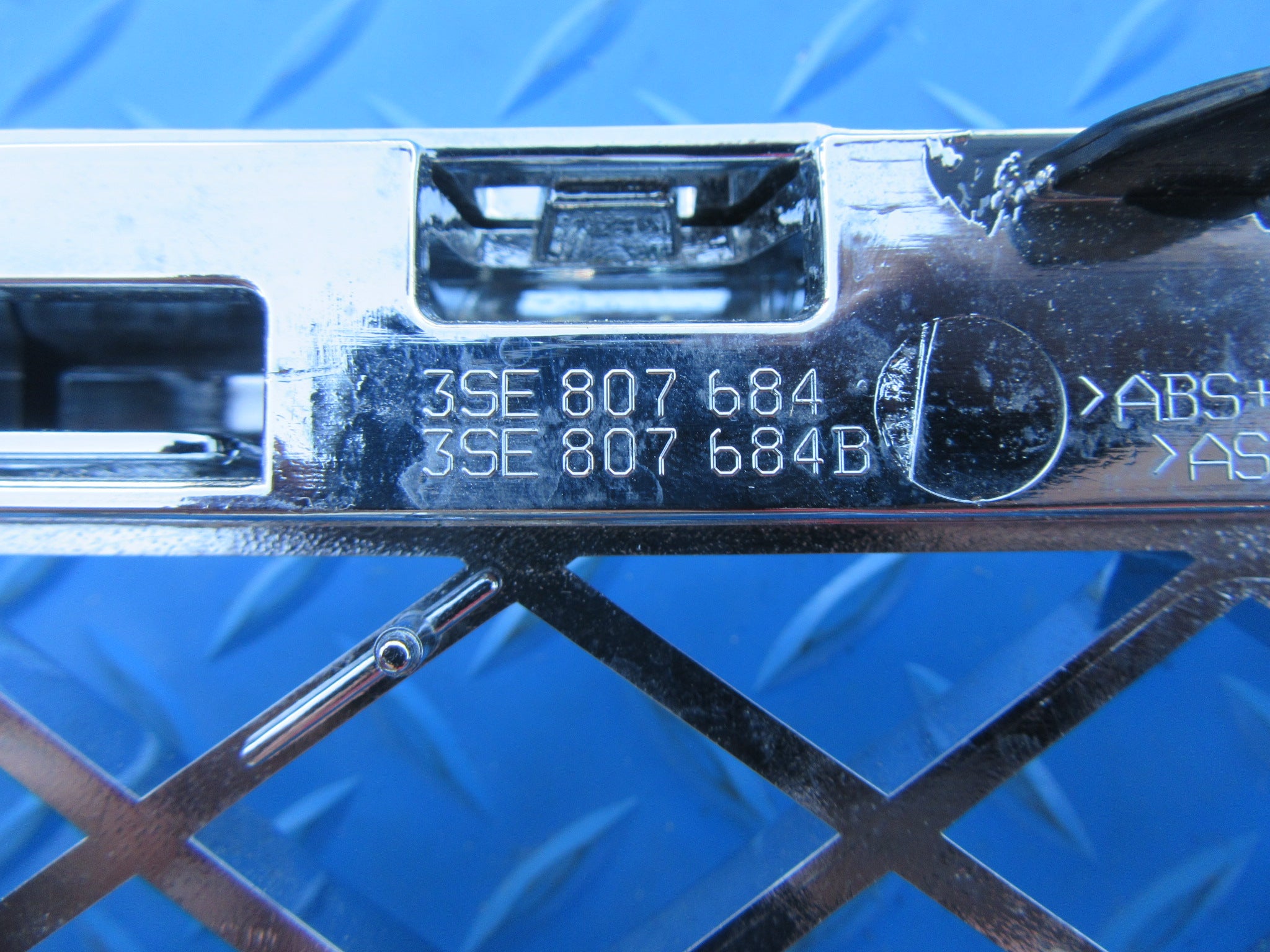 Bentley Continental Flying Spur right front bumper grille #2103