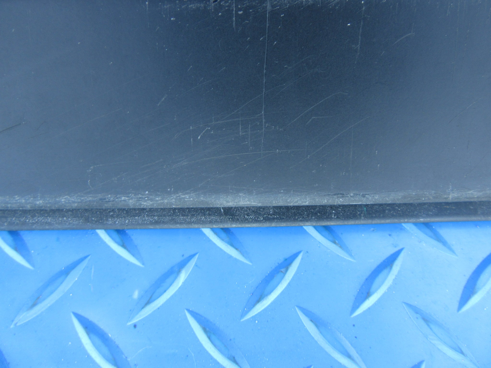 Rolls Royce Cullinan right front lower door rub strip #2073 $250