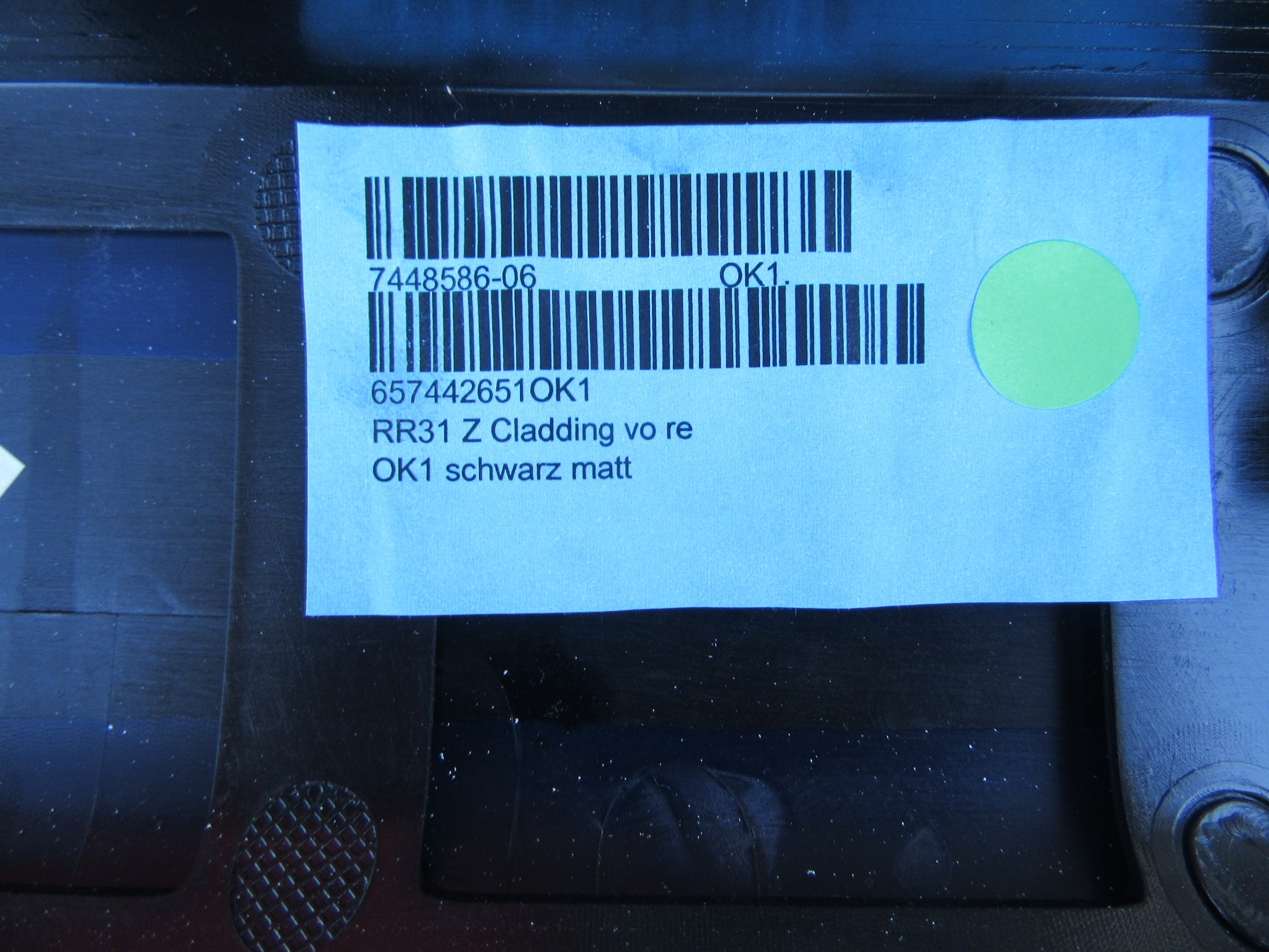 Rolls Royce Cullinan right front lower door rub strip #2073 $250