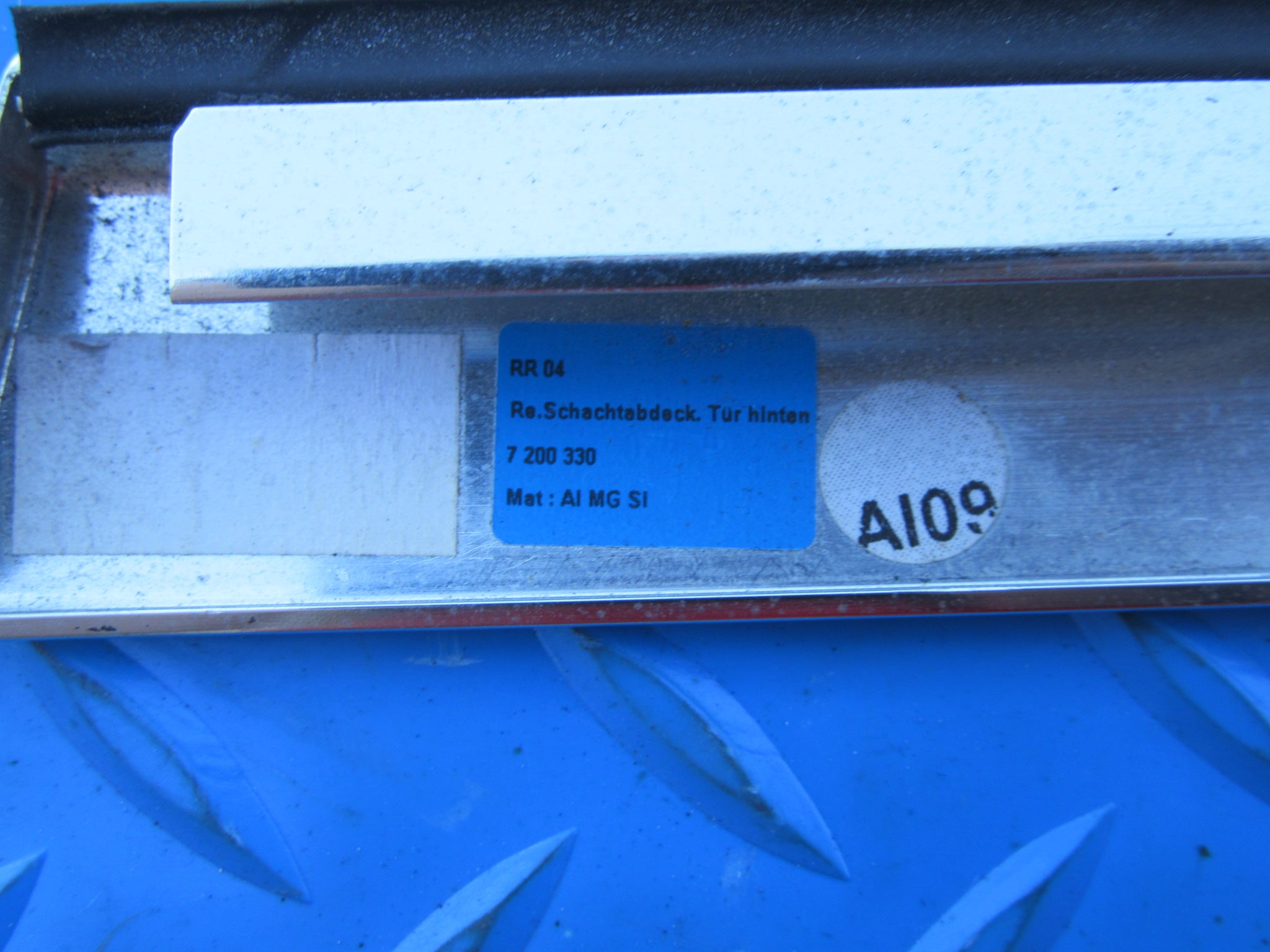 Rolls Royce Ghost right rear door lower window trim #2098