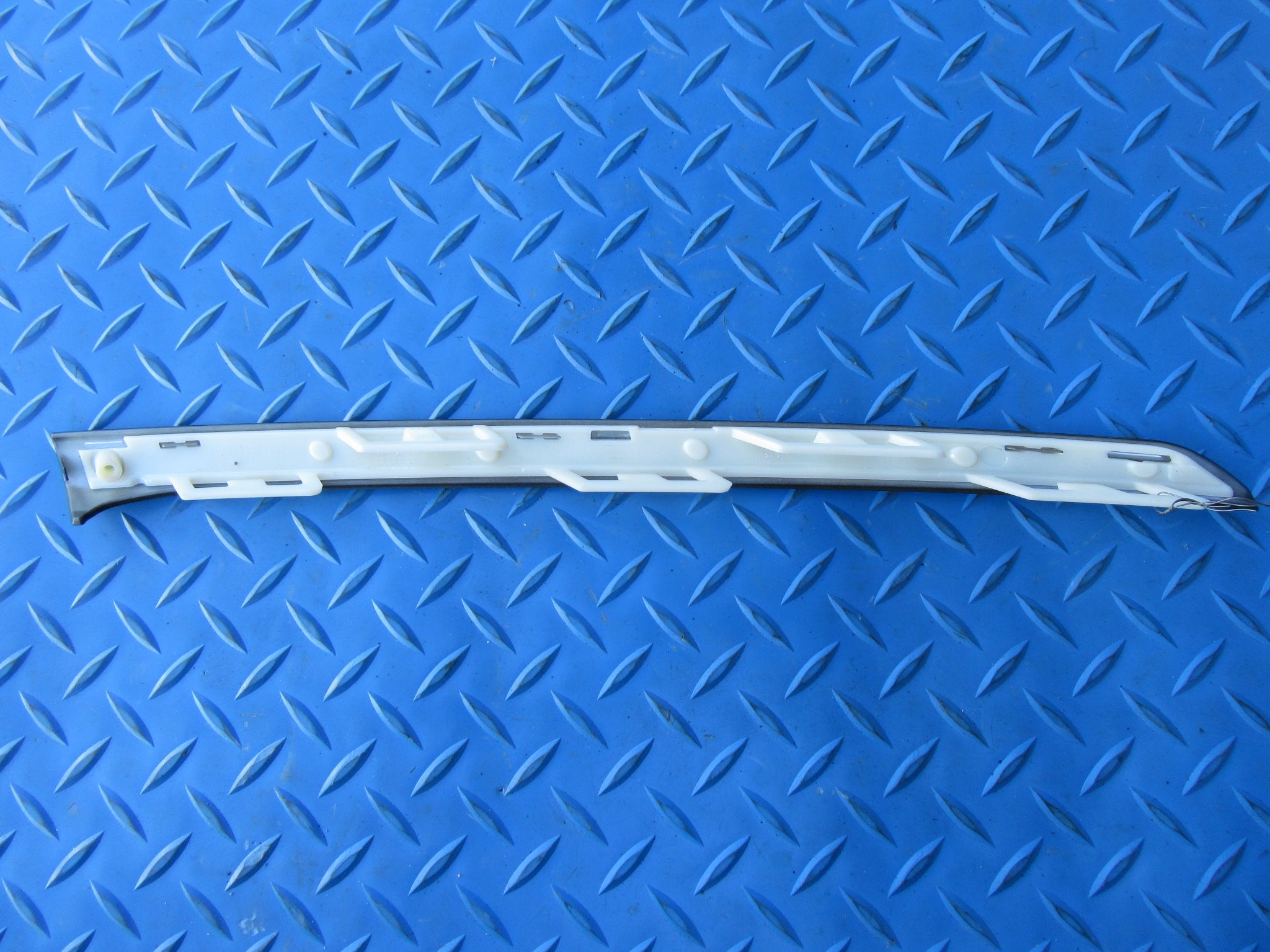 Bentley Bentayga left front bumper trim black #2089