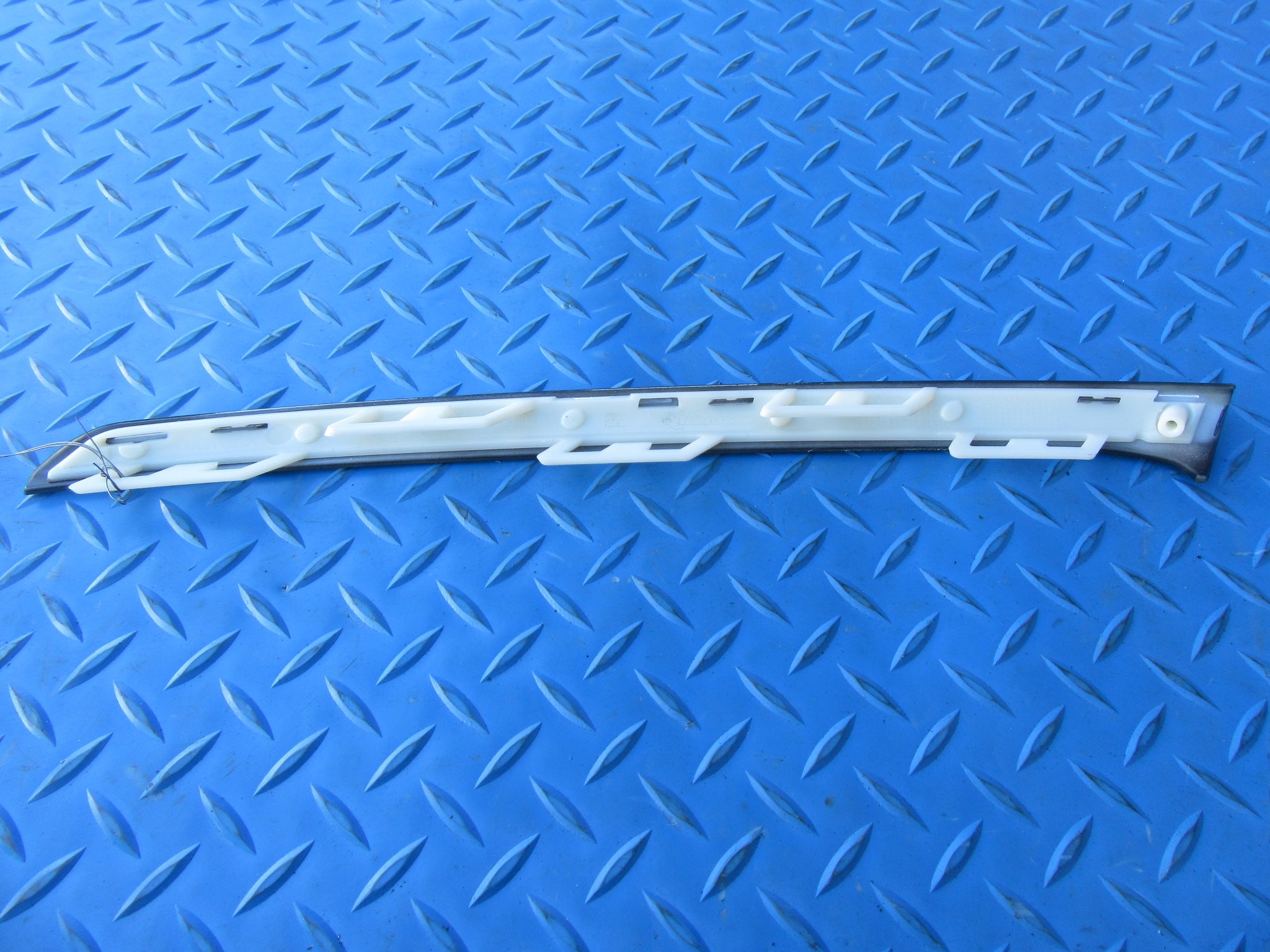 Bentley Bentayga right front bumper trim black #2088