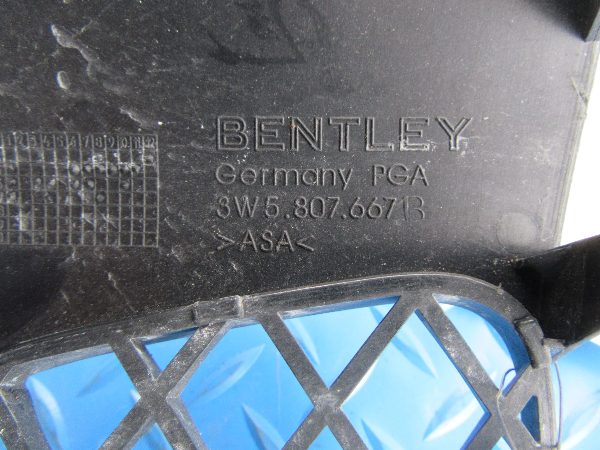 Bentley Continental Flying Spur front bumper center grille #2150