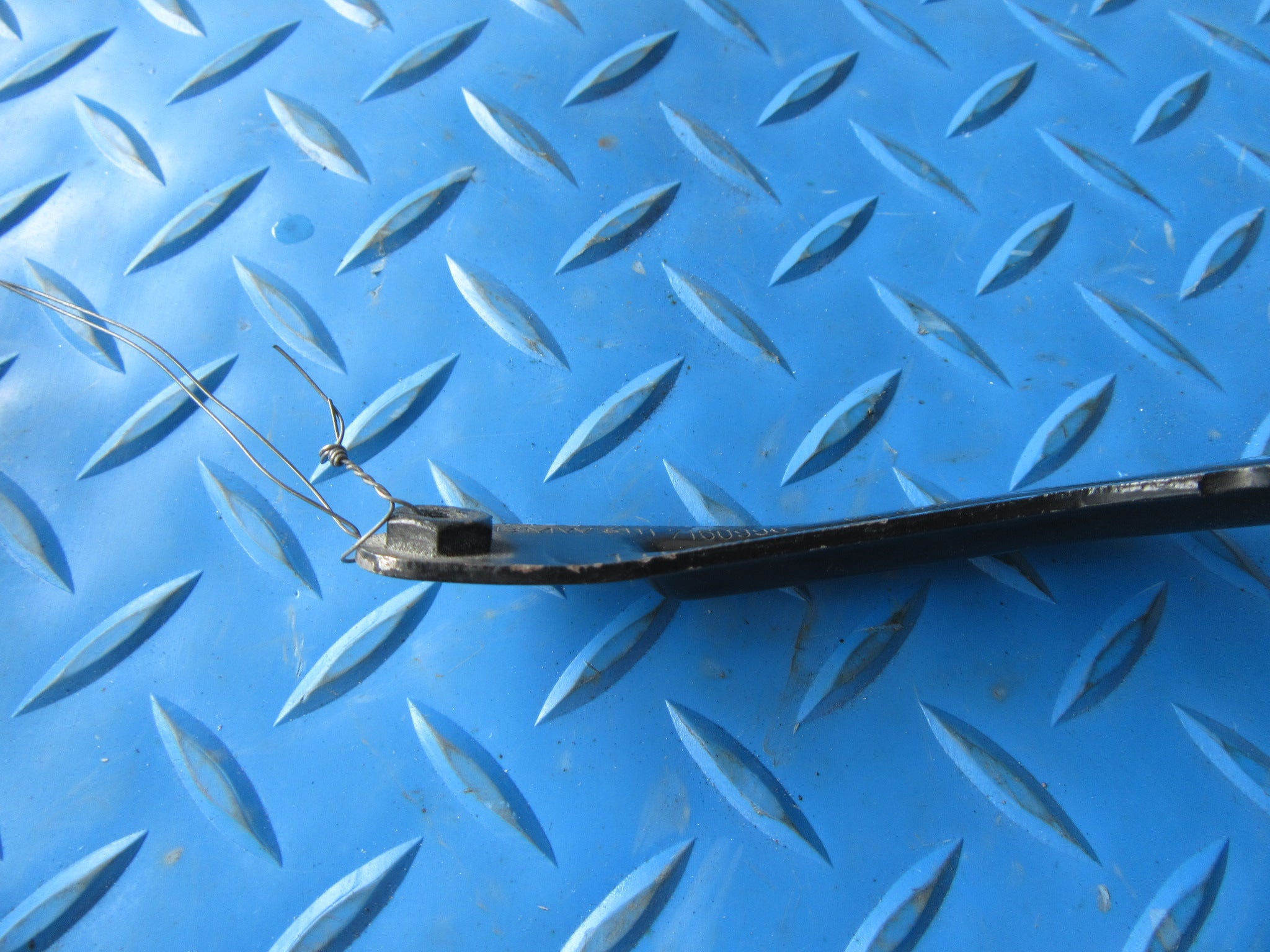 Rolls Royce Ghost Wraith Dawn right grille bracket #2066