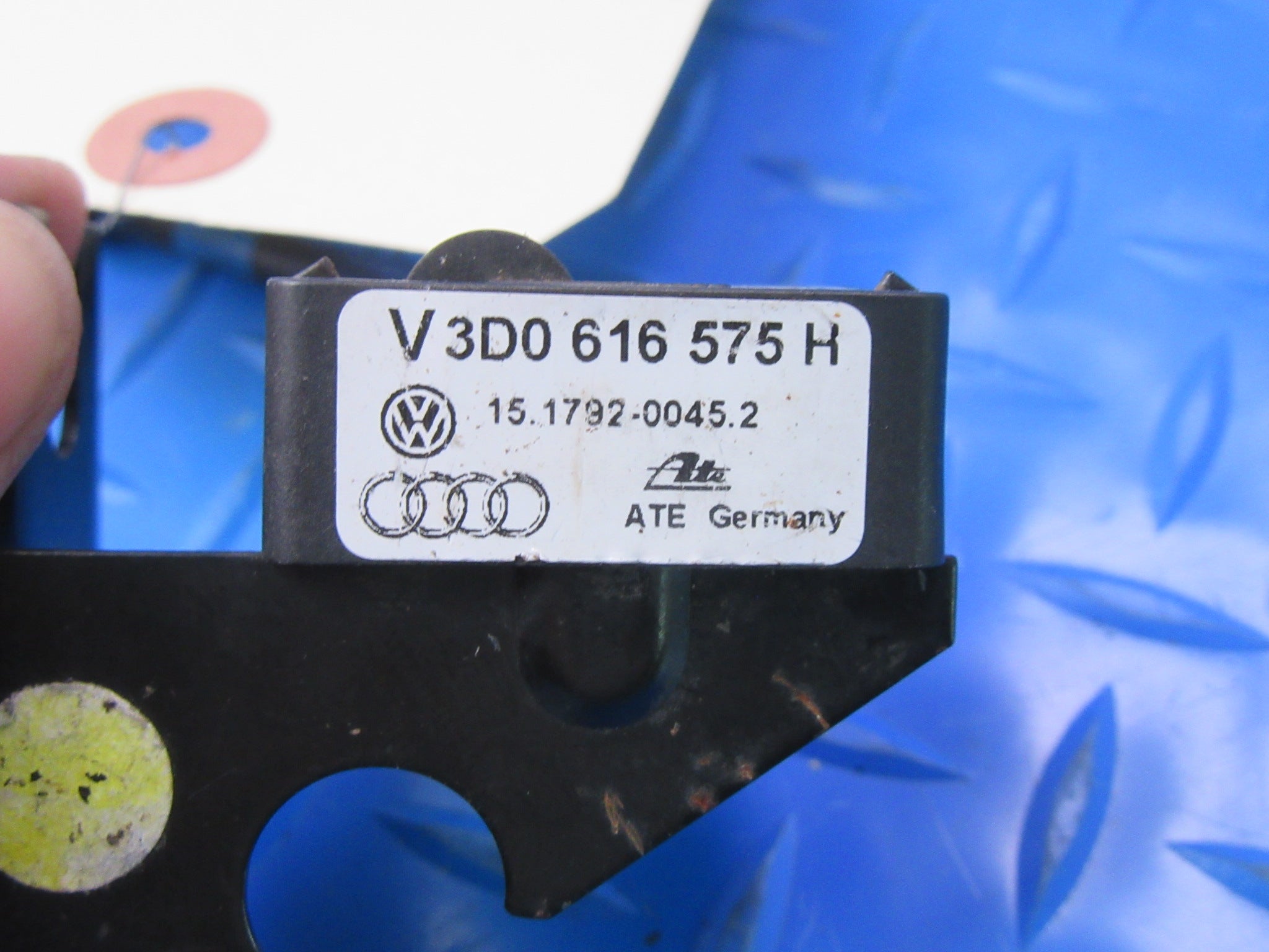 Bentley Continental Flying Spur GT GTC left front acceleration sensor #2061