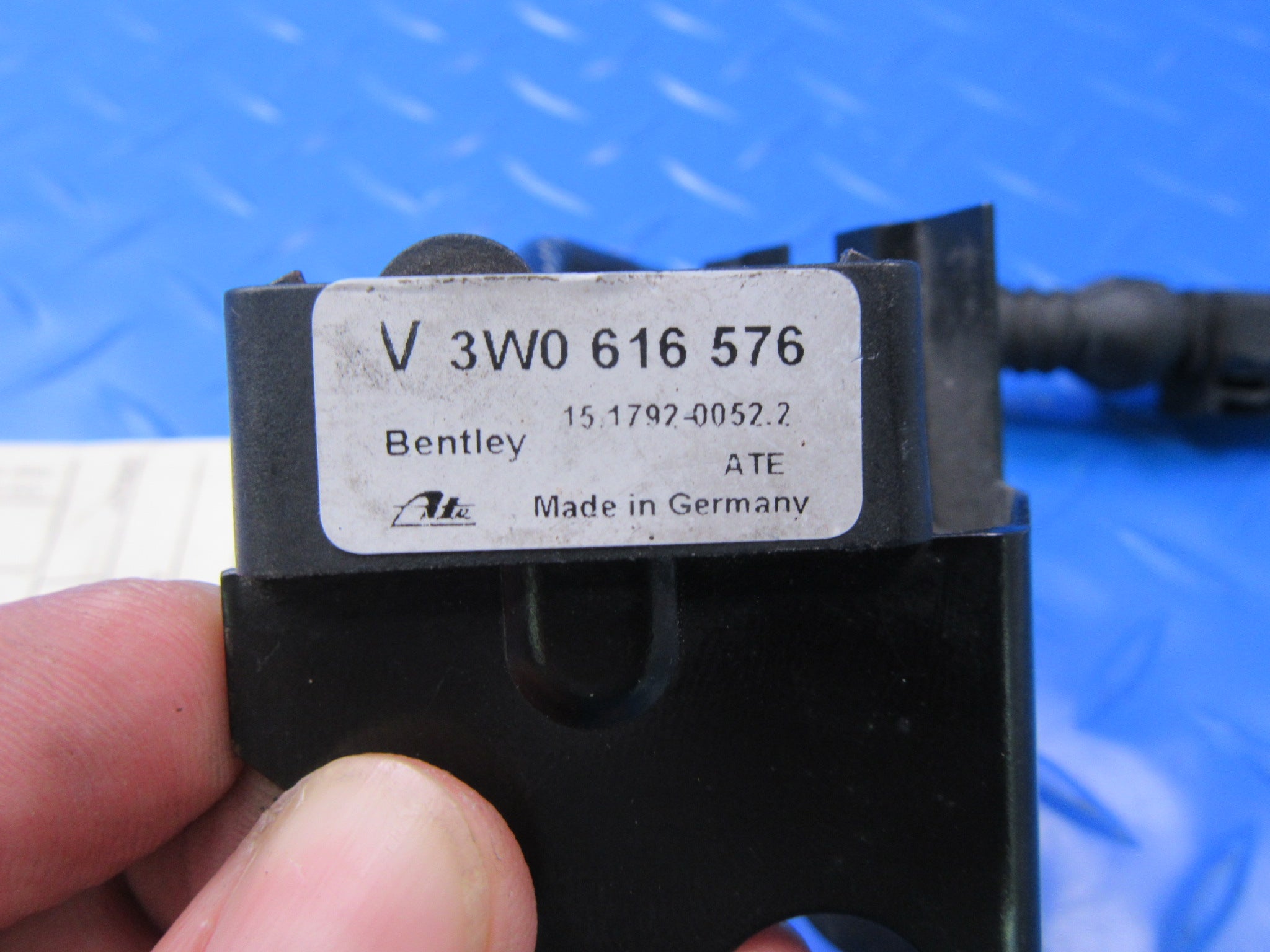 Bentley Continental Flying Spur GT GTC right front acceleration sensor #2058