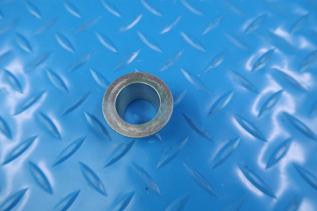 Maserati Ghibli Quattroporte spindle knuckle lower control arm  bushing sleeve #12286