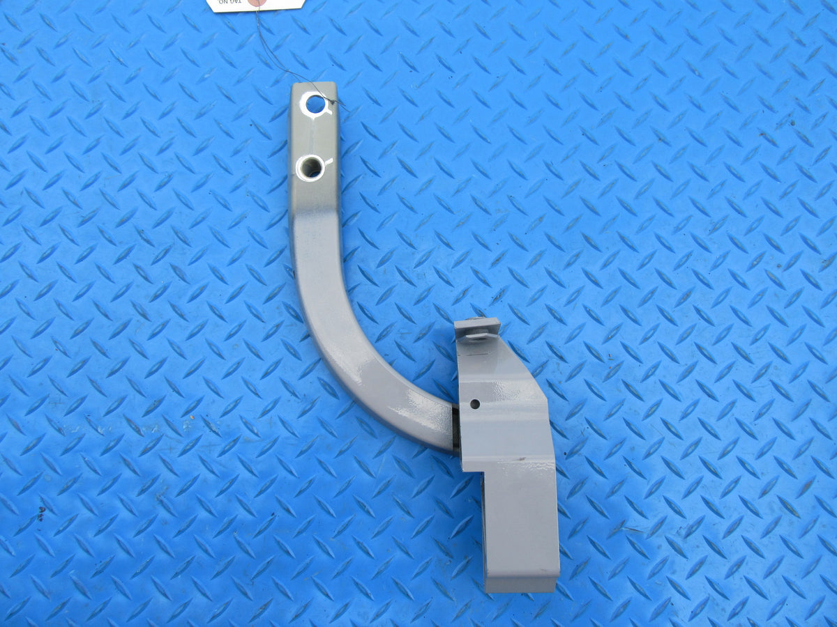 Rolls Royce Cullinan right front side panel supporting strut bracket #2007