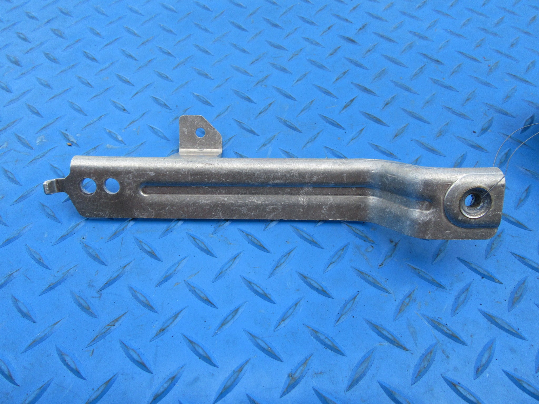 Rolls Royce Phantom Ghost Cullinan right front crash box vertical connect bracket #2017