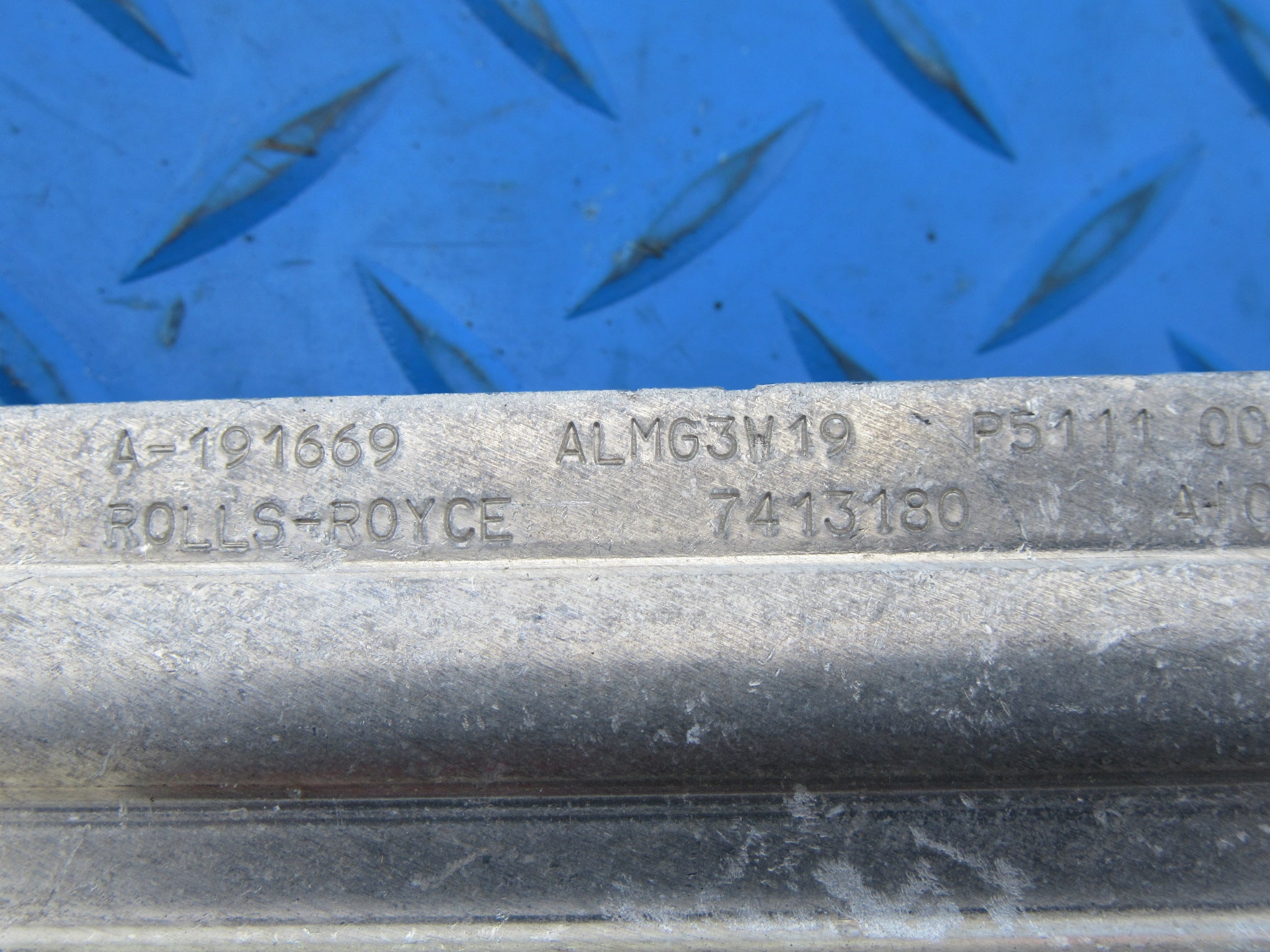 Rolls Royce Phantom Ghost Cullinan right front crash box vertical connect bracket #2017