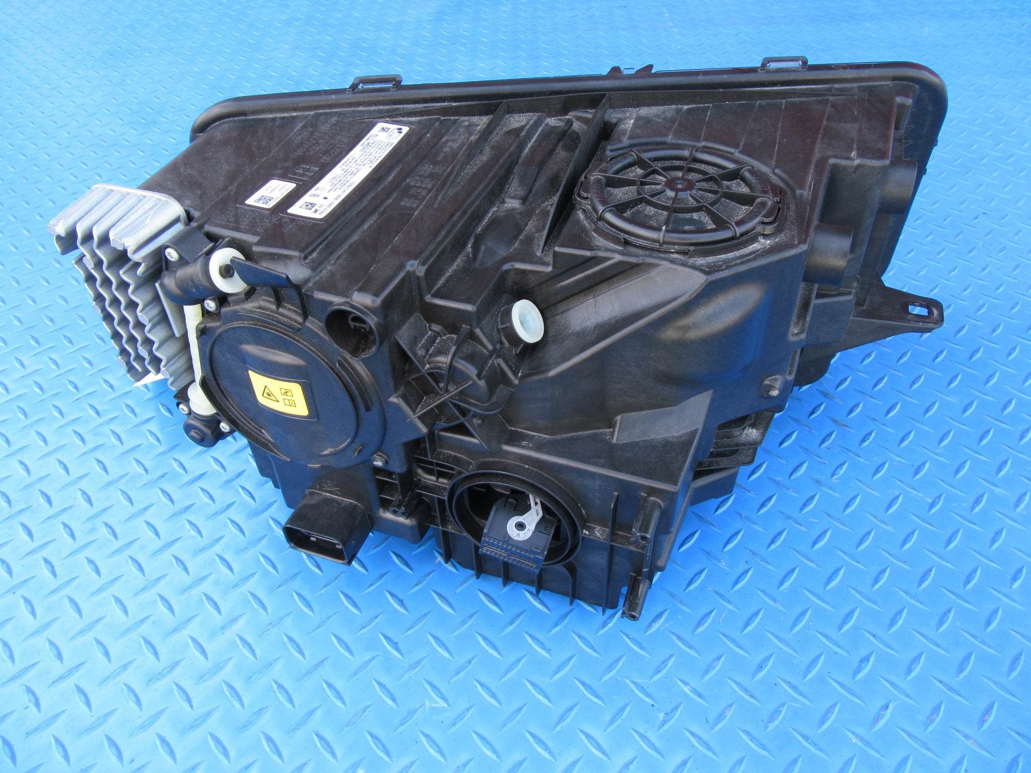 Rolls Royce Cullinan left headlight #2020