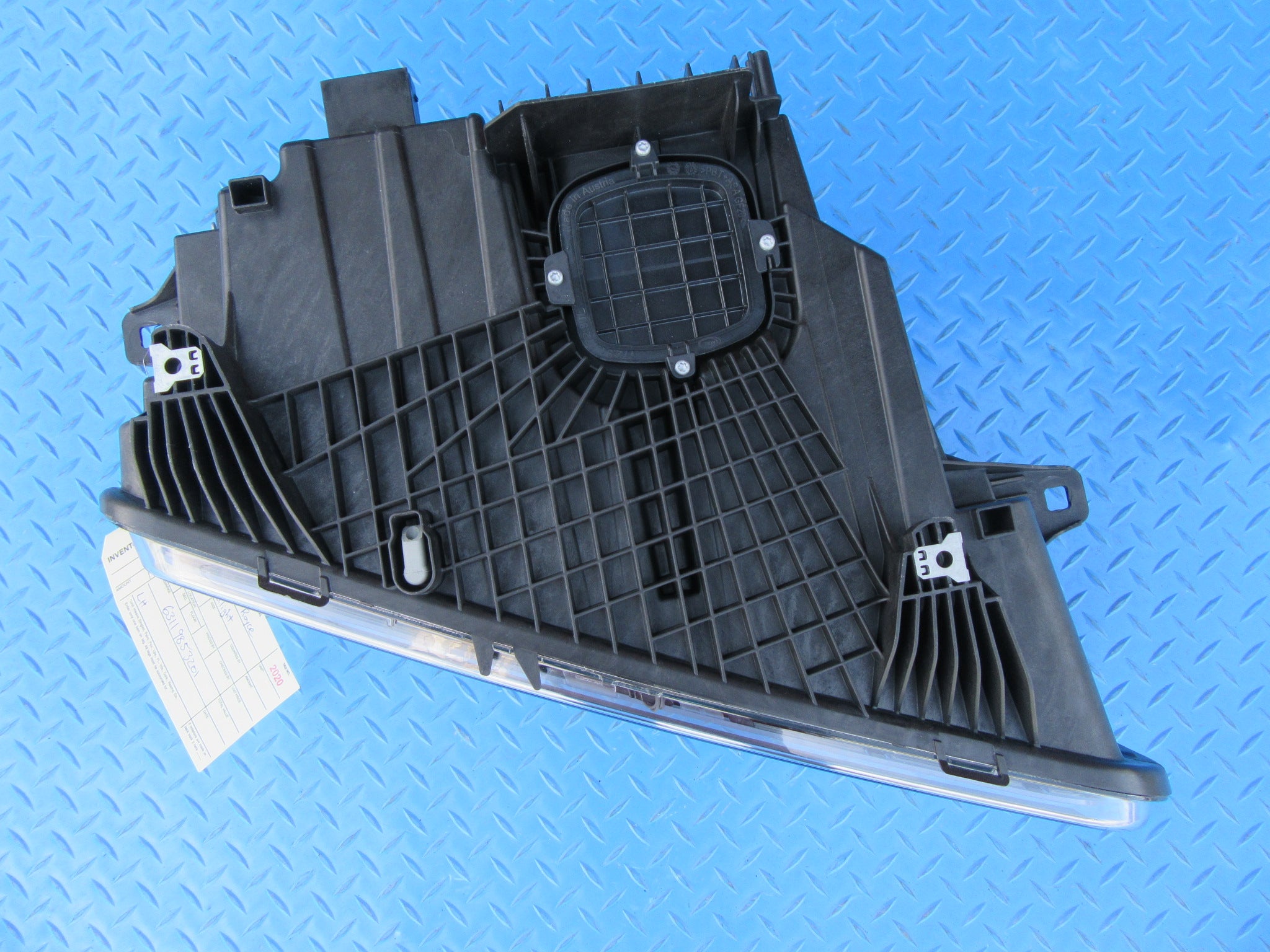 Rolls Royce Cullinan left headlight #2020