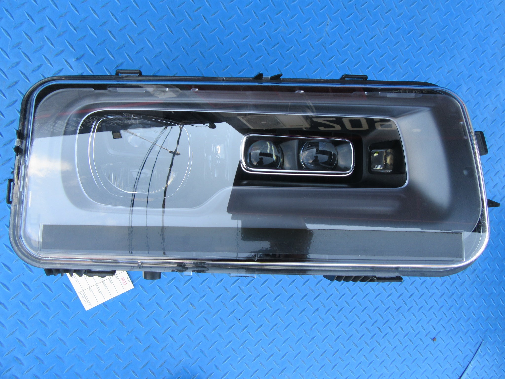 Rolls Royce Cullinan right headlight #2022